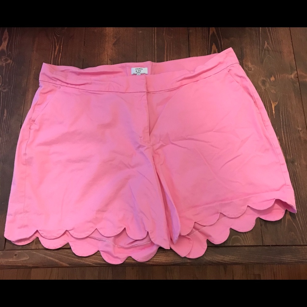 Crown & Ivy Scalloped Shorts